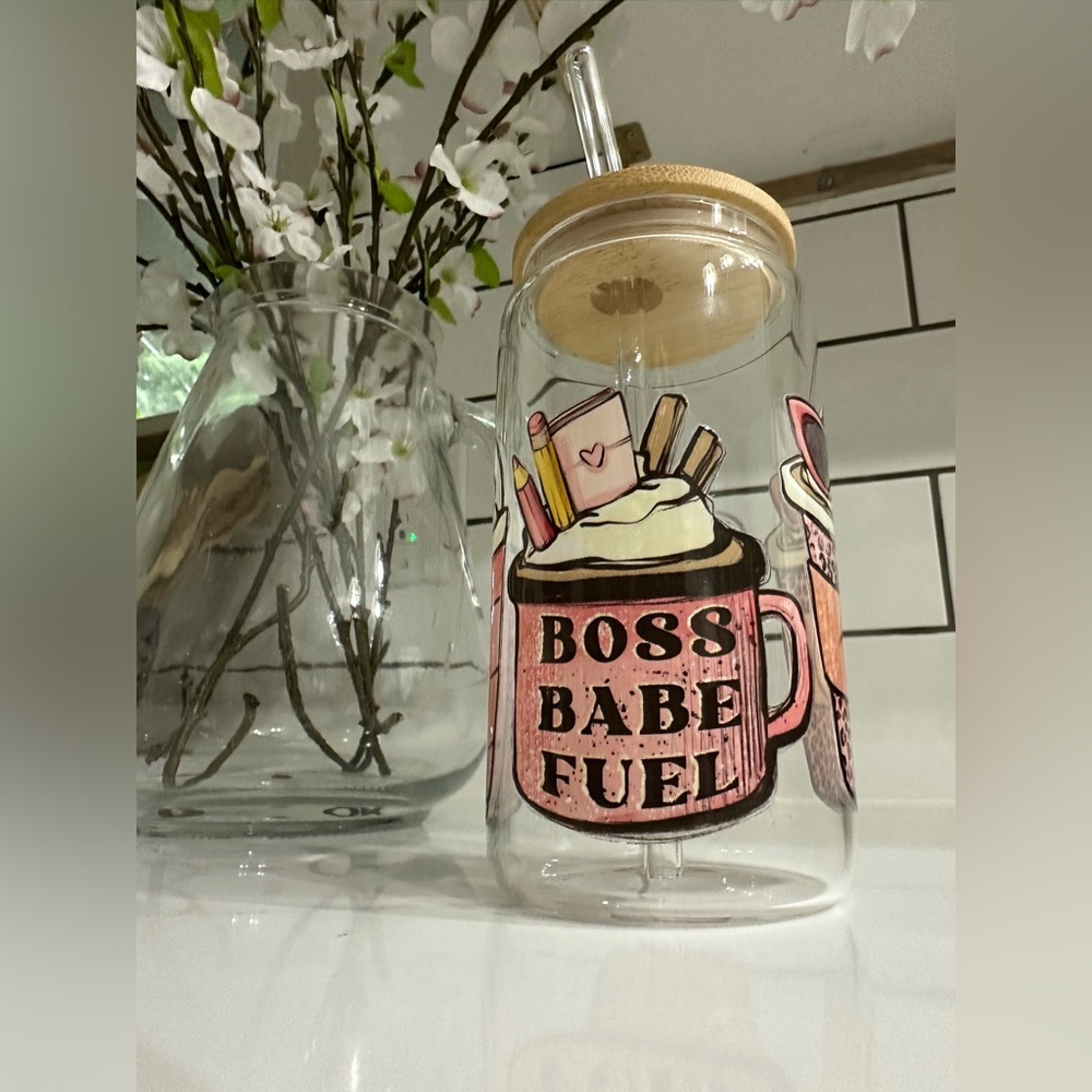 NWT BOSS BABE design beer can glass cup with glass straw, and bamboo lid 16 oz